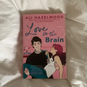 Love on the brain BOK - Bra skick, oläst  Någon lite skavank, se bild 3  Den är floppy 