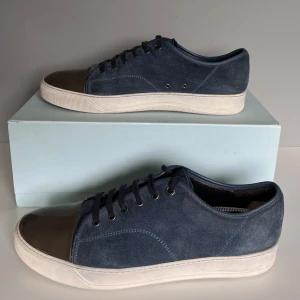 Lanvins  - Säljer ett par snygga lanvins i storlek UK11 (EU45), cond 8/10 lite heeldrag annars bra skick! Kommer med lanvin box