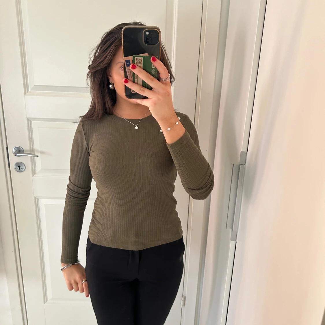 Olivgrön ribbad tröja