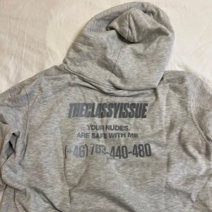 The Classy Issue hoodie - Riktigt go hoodie från The Classy Issue i storlek M!