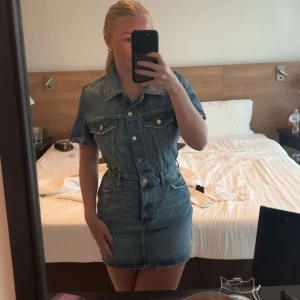 Jeansklänning zara - Superbra skick! 