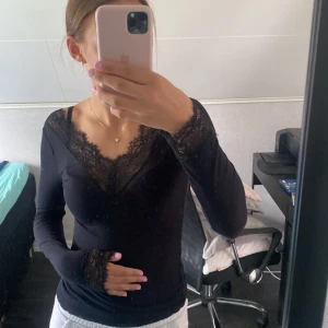 Intimissimi tröja - Svart skitsnygg intimissimi tröja som längre inte kommer till användning. Inga skador!