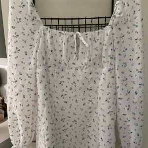 Hm klänning - Super fin, köpt för 300kr använd Max 3 gånger så fint skick!❤️