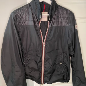 Moncler windbreaker - Stilrent, Bra skick , och vra för hösten.