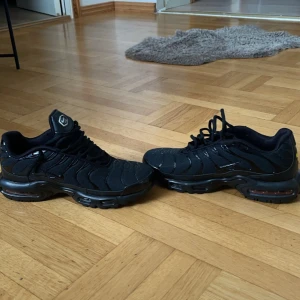 Nike tn’s svarta  - Säljer mina helt nya och oanvända Nike tn’s efter den hade större storlek 