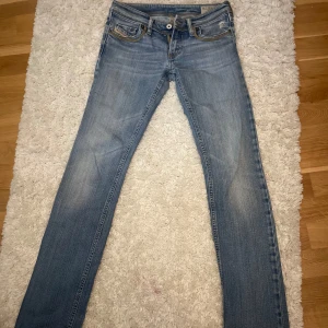 As snygga diesel jeans! - Säljer då dom är på gränsen till för tajta för mig! As snygga och är inte 100% säker på att dessa ska säljas utan det beror på förslag på pris! Tveka inte på att höra av er vid frågor eller om fler bilder! Läs gärna min bio i profilen!💞💞