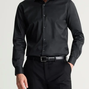 Kostym kläder - Säljer en svart slim skjorta i storlek XL och ett par svarta kostym byxor i storlek 38-30 från Dressman. Dem är nästan helt nya, använda endast ett par timmar. Köpta för 1600 men säljs för 1000 kr, priset kan diskuteras vid snabb affär (Malmö)