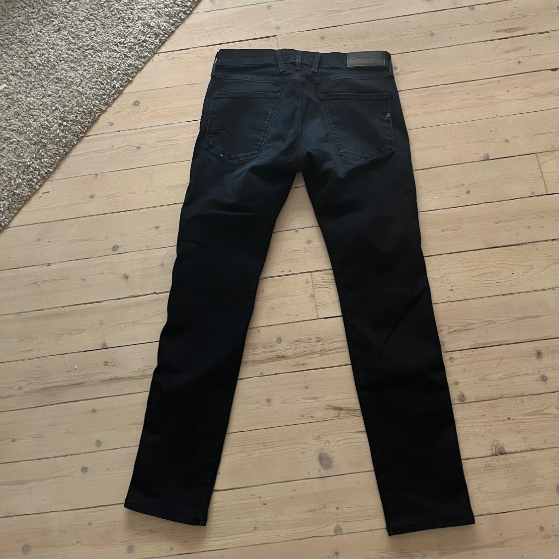 Replay jeans mörk blå stl 32  - 90