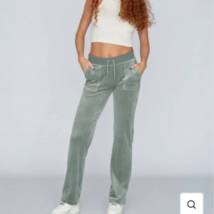 Gröna juicy couture byxor  - Gröna juicy couture byxor💗Knappt använda, i bra skick