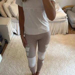 Träningskläder  - Bra skick, fina amin byxor. 