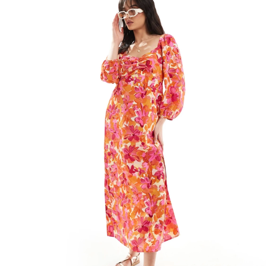 Blommig sommarklänning 