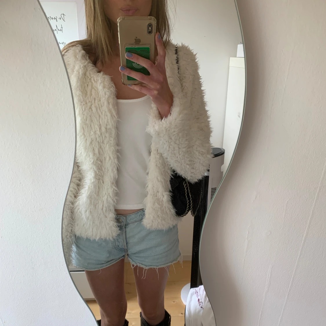 Vit fluffig jacka - 91