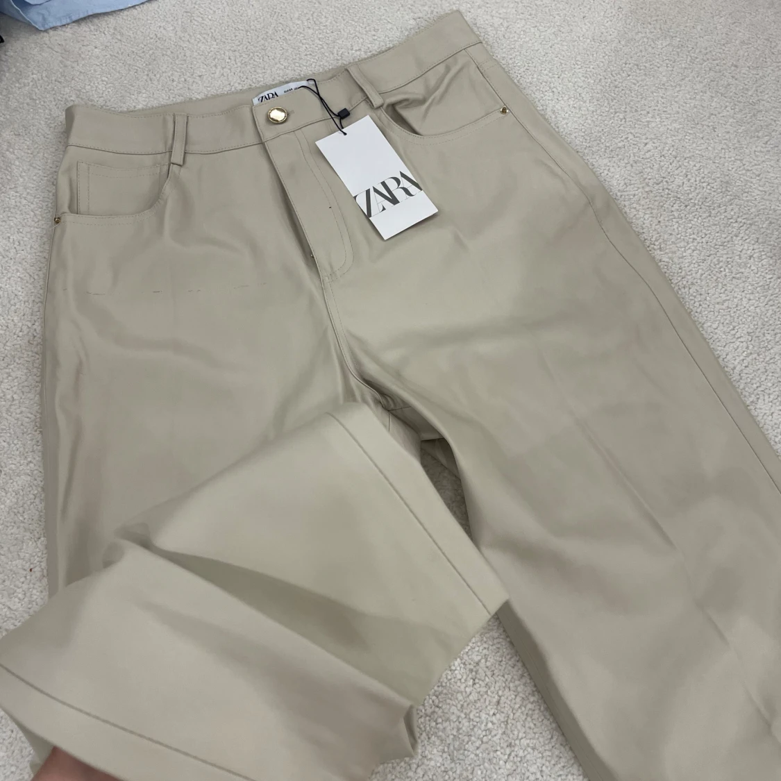 Beige byxor från Zara - 91