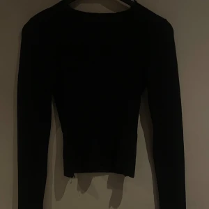 Adsgn tröja - Adsgn svart långärmad. Pris kan diskuteras. Nypris 499