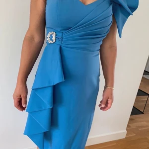 Fest klänning  - Använd engång   Priset kan diskuteras vid snabb äffär 