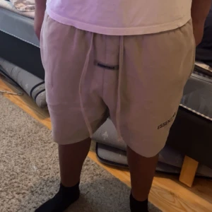 Essentials shorts  - Bra skicka andvänt få gånger 