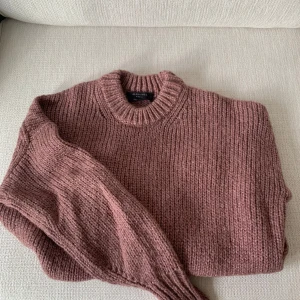 Stickad tröja All Saints - Rosa glittrig stickad tröja i ull från märket All Saints.