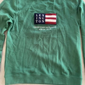 Lexington grön tröja  - Köpt från zalando. Använts 2-3 gånger. Nästan ny. 