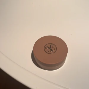 Bronzer  - Endast testad.. men fel färg. 