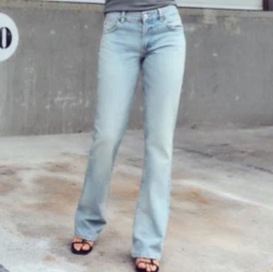 Zara jeans - Jättesnygga jeans som  aldrig använts för de är lite stora💕 kp för mer bilder