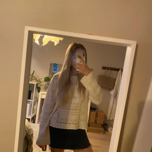 Vit stickad tröja  - Superfin stickad tröja i fint skick.