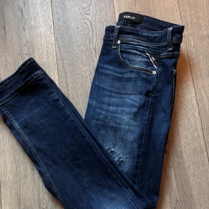 REPLAY ANBASS - Tjena. Tänkte sälja mina replays då jag inte använt dom på ett tag.   Sick 8/10 lite slitningar i dom Va inte rädd för att fråga om fler bilder och kan gå ner i pris Mvh elwin 