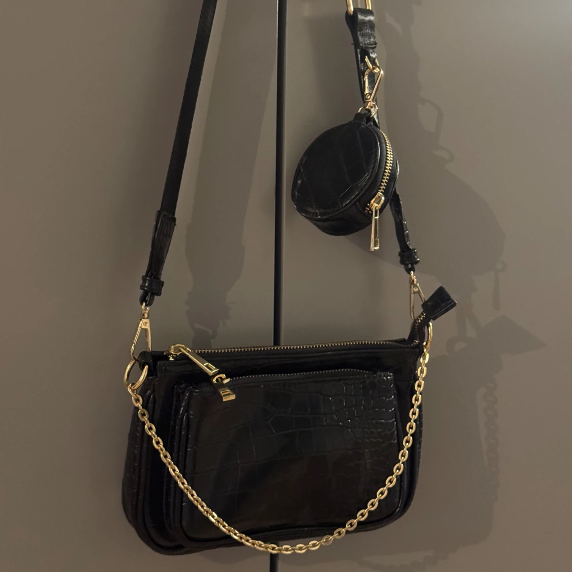 Svart axelremsväska - 91