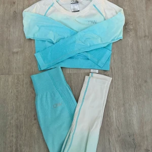 ICIW SETT - Ett jättesnyggt ICANIWILL sett som inte har några som helst defekter på sig då den inte kommit till någon större användning😍