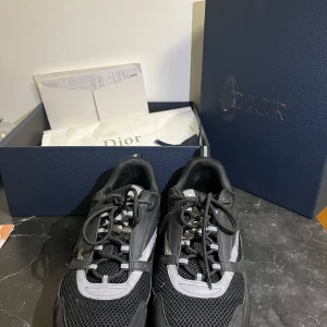 Svarta skor - Använda ett fåtal gånger. 