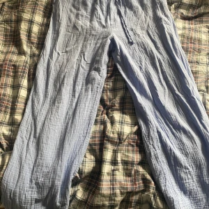 Linne byxor - Linne/Pyjamas byxor från Gina. Sällan använda