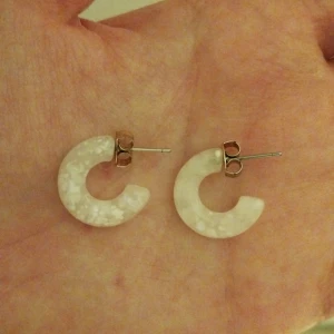 Vita hoops - Stilrena o eleganta. Passar till vad som helst 💕