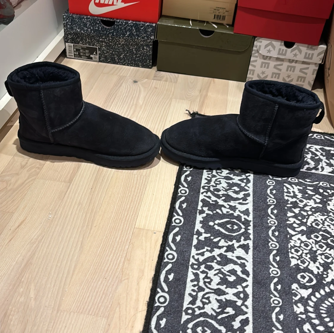 Mörkblåa Uggs  - 93