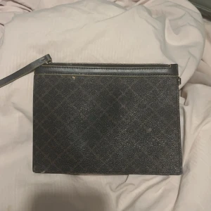 By malene necessär  - Råkat spilla lite nagellack på den där av priset! Men går att ta bort