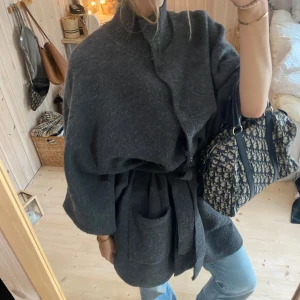 Cape - SUPER snygg cape i JÄTTE bra kvalitet 100% merinoull 