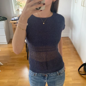 Stickad topp - Säljer denna ascoola stickade toppen då jag har en liknande💕skriv vid funderingar!💌