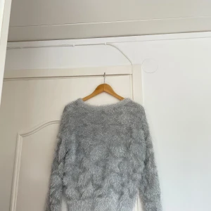 Mjuk tröja  - Super fin stickad tröja med stjärnor. Säljs pga ingen anvisning 