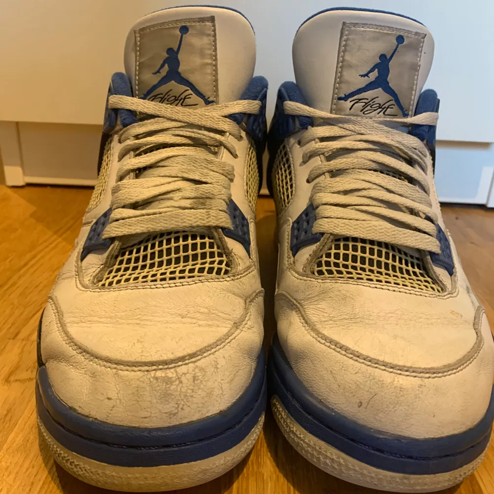 Jordan 4 Motorsport i storlek 44. Inget OG medföljer och endast en innersula finns. Priset är ej hugget i sten! Tveka inte på att skriva om ni har några frågor!. Skor.