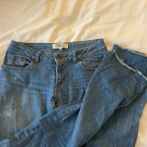 Lågmidjade bootcut jeans - Supersnygga blåa jeans Innerbenslängd 79cm