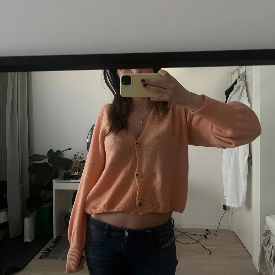 Persikofärgad kofta med knappar