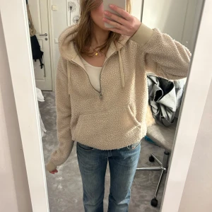 Teddyhoodie från wood wood💕 - Beige teddyhoodie från Wood Wood❤️‍🔥storlek s💕