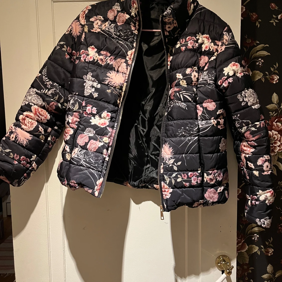 Blommig pufferjacka - 91