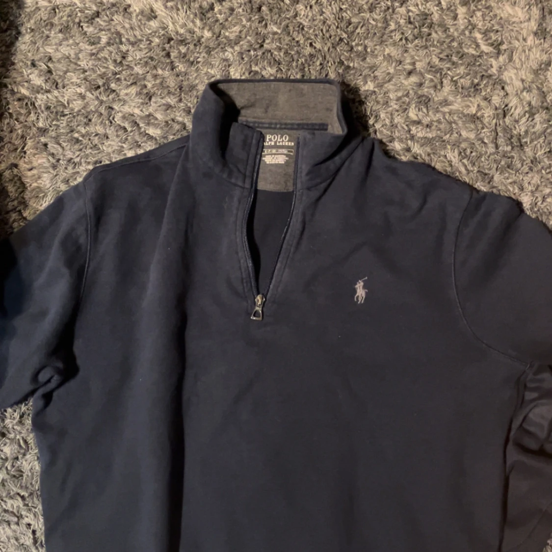 Mörkblå tröja från Ralph Lauren