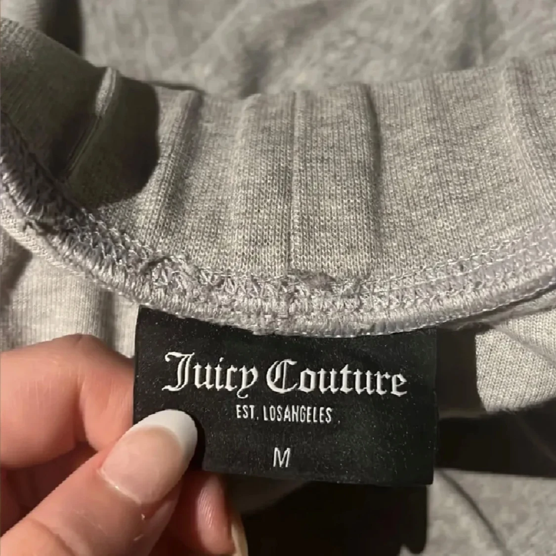 Ljusgrå juicy couture byxor  - 93