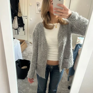 Grå kofta💕 - Grå stickad kofta i storlek s💕💕
