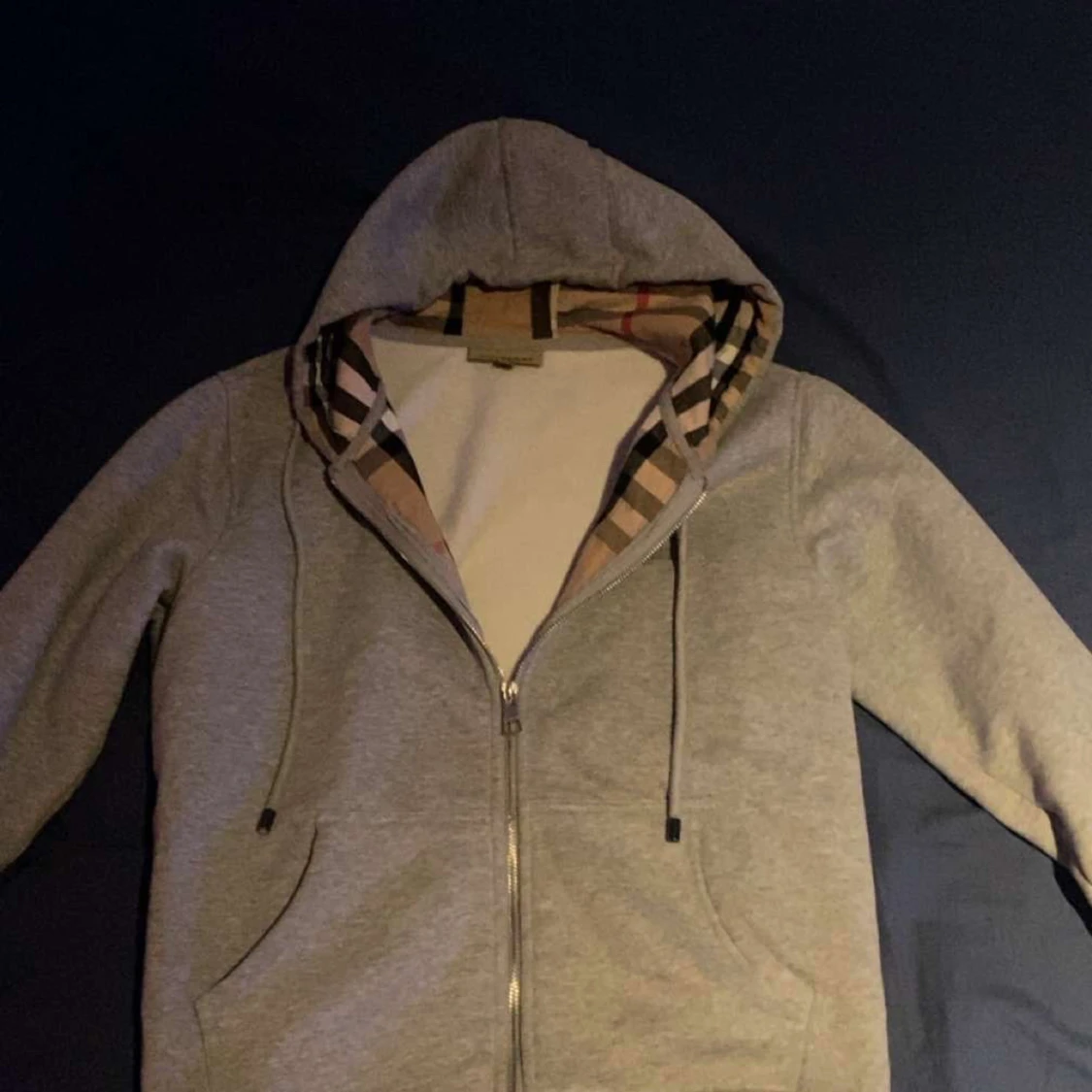 Grå huvtröja från Burberry