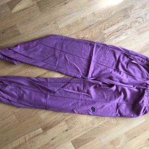 Nike mjukisbyxor  - Aldrig använda. Storlek xs