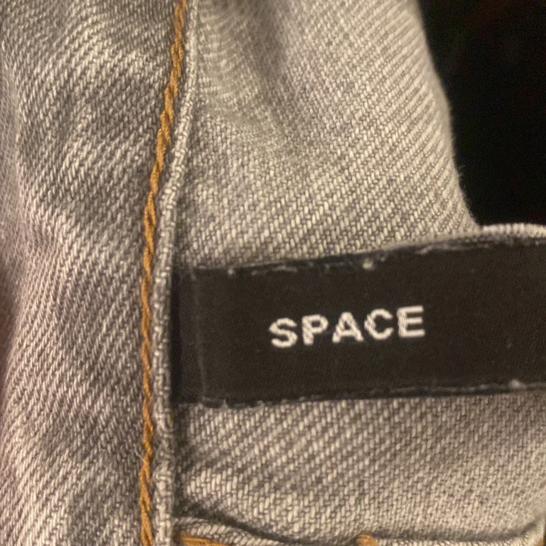 Grå jeans från Weekday - 92