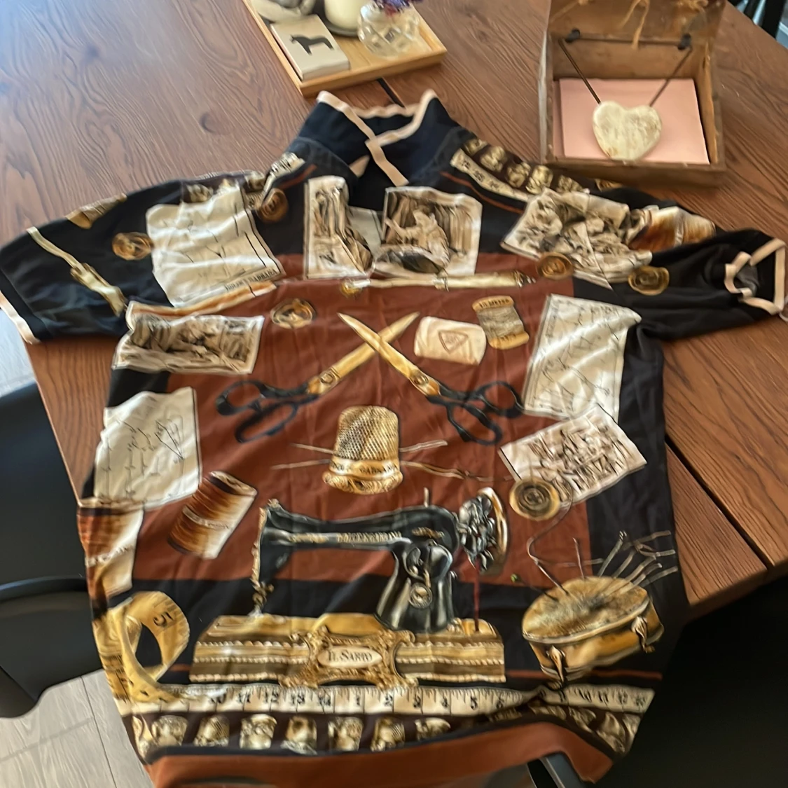 Mönstrad skjorta från Dolce & Gabbana. priset kan sänkas