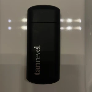 Tanrevel  - Tanravel som inte kommer till användning pågrund utav har en annan. Karton och laddare kommer med. 