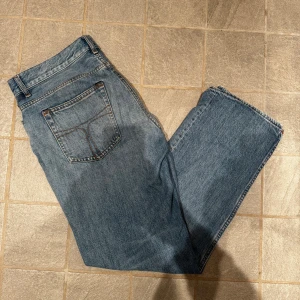 Tiger of sweden jeans - Schyssta tiger of sweden jeans, gott skick, ljusblåa, storlek 33/32, skriv vid funderingar 